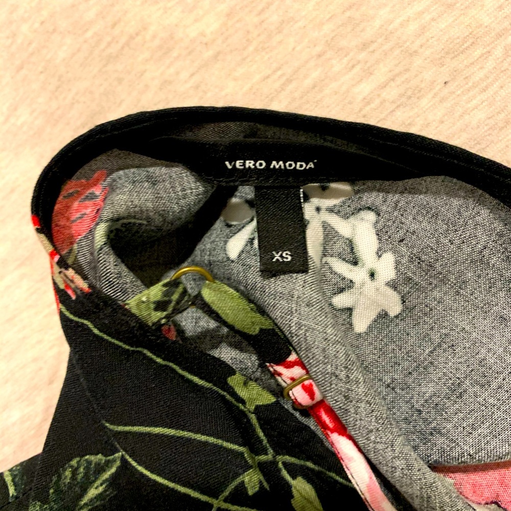 🌶Vero Moda Floral Tank Top🌶 - Picture 6 of 7